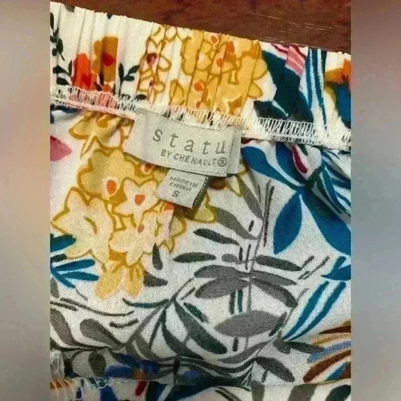 Status by Chenault Print floral
Midi Skirt size SMALL - Picture 3 of 6